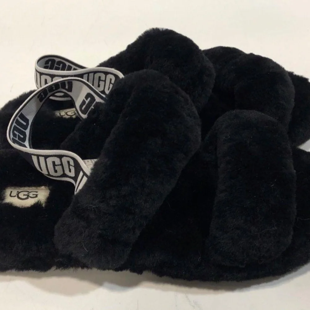 NEW!! Girls UGG Oh Yeah Black Fuzzy Slippers Size 6